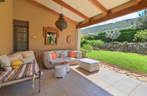 Cansalades Villa | Alondra