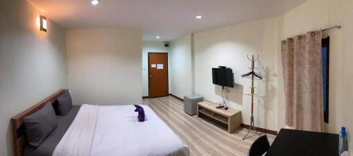 Samut Songkhram Hotel | Alongkorn hotel by SB