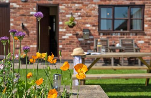 Denstone House | Alpaca Cottage 7mins to Alton Towers