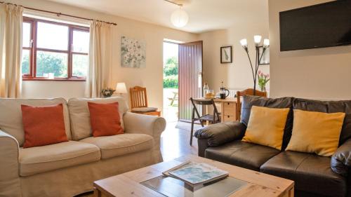Denstone House | Alpaca Cottage 7mins to Alton Towers