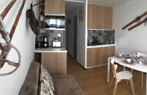 Huez Apartment | Alpe d'Huez-Eclose Est: contemporary apartment with south-facing view