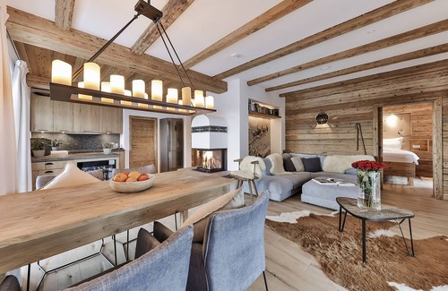 Frasdorf Apartment | Alpenglühen-chalet-suite 90m², 2 Schlafzimmer, Wohnraum mit Küche und Bad mit Sauna