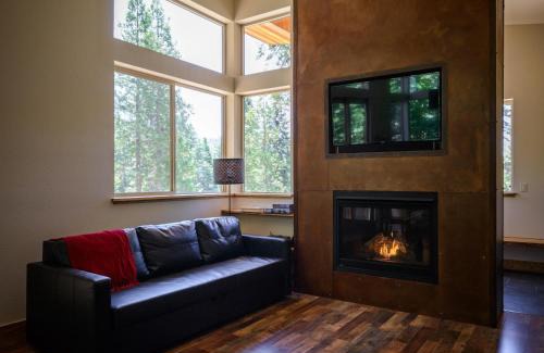 Yosemite West House | Alpenglow 2