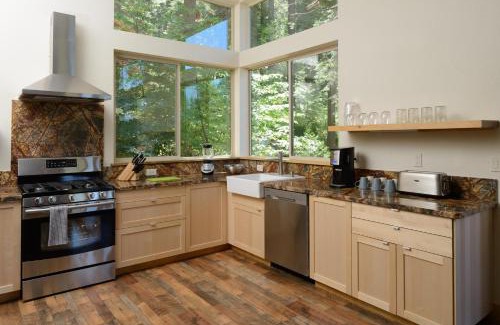 Yosemite West House | Alpenglow 2