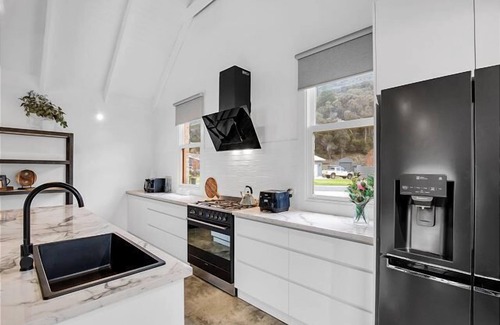 Bright Apartment | Alpine Barn Retreat, Bright