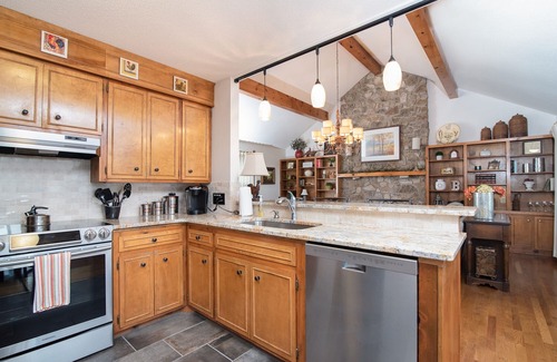 Blowing Rock House | Alpine Bliss - Walk to slopes, dog friendly, fenced yard!