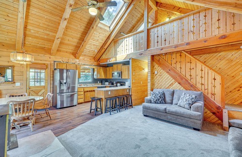 Alpine Cabin | Alpine Cabin w/Deck: 3 Mi to Luna Lake!