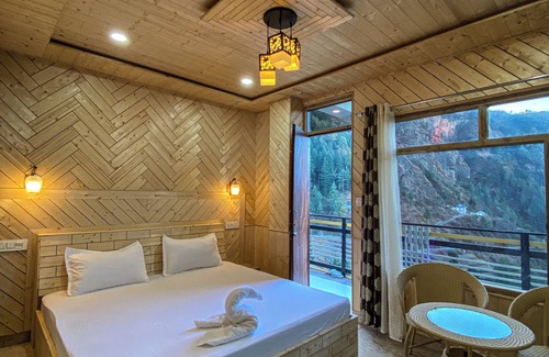 Theog Bed & Breakfast | Alpine Crest Homestay