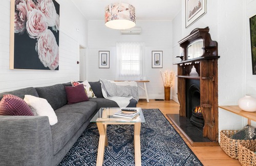 Katoomba House | Alpine Days Guesthouse - 5 mins walk to town!
