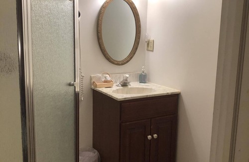 Vernon Bed & Breakfast | Alpine Haus Bed & Breakfast Inn