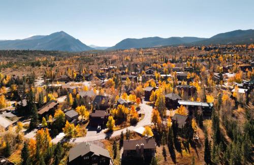 Wildernest House | Alpine Hideaway with Free Shuttle - Wildernest