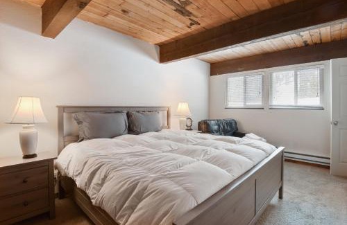 Olympic Valley House | Alpine Manor Retreat Mountain Relaxation