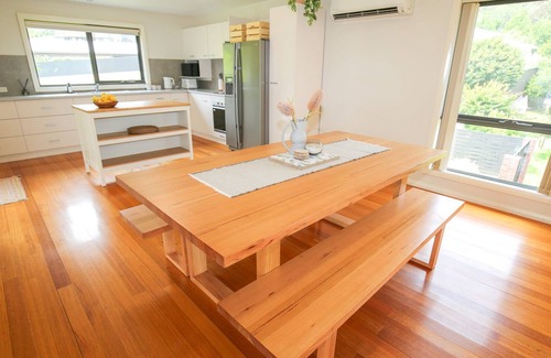 Bright House | Alpine Nest - sunny retreat close to town