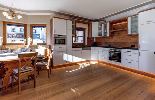 Kitzbuehel House | Alpine Retreat in Kirchberg, Tirol - Private Pool & Sauna