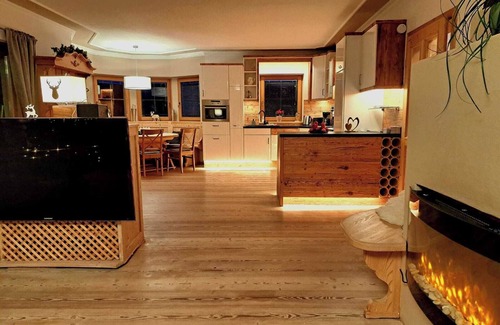 Kitzbuehel House | Alpine Retreat in Kirchberg, Tirol - Private Pool & Sauna