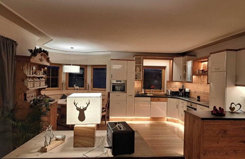 Kitzbuehel House | Alpine Retreat in Kirchberg, Tirol - Private Pool & Sauna