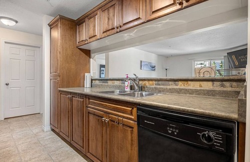 East Kootenay Apartment | Alpine Retreat | Pool | Hot Tub | Affordable