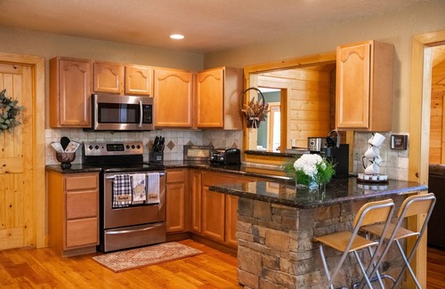 Sautee Nacoochee Cabin | Alpine River Escape - Secluded Chattahoochee Riverfront Luxury Log Cabin 5BR 4BA