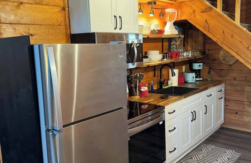 Helen Cabin | Alpine Serenity-Romantic-Hot Tub- Cabin w/View