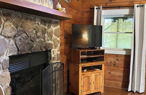 Helen Cabin | Alpine Serenity-Romantic-Hot Tub- Cabin w/View