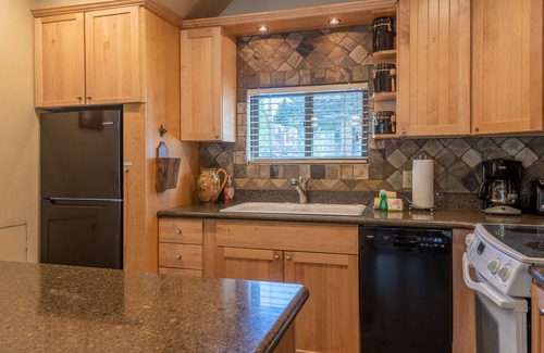 Ketchum Condo | Alpine Villa Condo 1- Find a Perch in Ketchum at Treehouse Condo