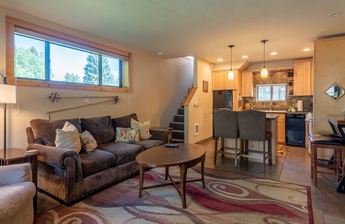 Ketchum Condo | Alpine Villa Condo 1- Find a Perch in Ketchum at Treehouse Condo