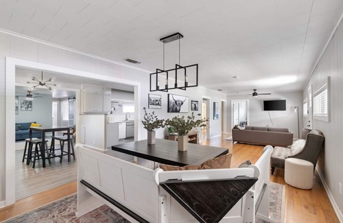 Stonewall House | Altes Eckert Stolz - Stonewall Stunner in the heart of Wine Country!