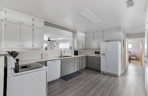 Stonewall House | Altes Eckert Stolz - Stonewall Stunner in the heart of Wine Country!