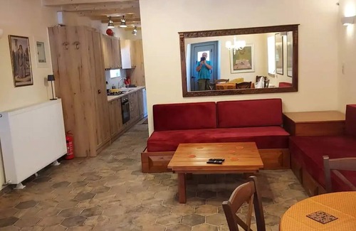 Zarouhla Apartment | Althea Aroania suites