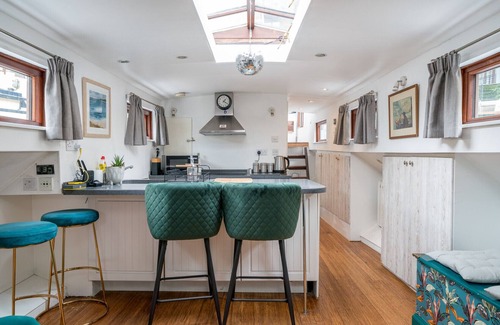 Tower Hill Apartment | ALTIDO Graceful 2-bed Dutch barge near Tower Bridge