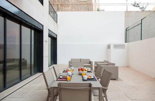 Sao Sebastiao da Pedreira Apartment | ALTIDO Luxurious and Spacious 1-bed Apt with huge terrace by Parque subway