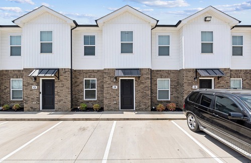 Clarksville Apartment | Alto C4 I Luxurious & Spacious I Pool