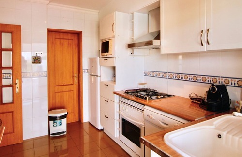 Urbanizacao dos Calicos Apartment | Alto dos Caliços 2BR House w/Garden by LovelyStay