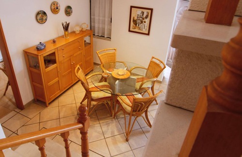 Urbanizacao dos Calicos Apartment | Alto dos Caliços 2BR House w/Garden by LovelyStay