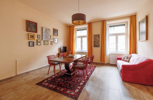 Funfhaus Hotel | Altwienerhof, a cozy and artistic family apartment in Vienna. Near subway