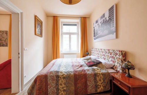 Funfhaus Hotel | Altwienerhof, a cozy and artistic family apartment in Vienna. Near subway