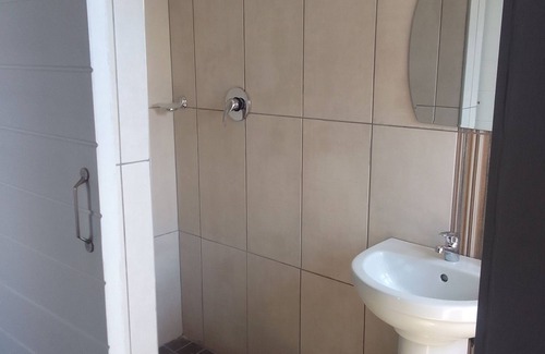 Greater Johannesburg Metropolitan Area Hotel | Alu Boutique hotel offers personalized service with big spacious bedrooms .