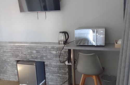 Greater Johannesburg Metropolitan Area Hotel | Alu Boutique hotel offers personalized service with big spacious bedrooms .