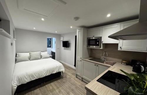 Lee-on-the-Solent Apartment | Alver Lodge , Self contained studio
