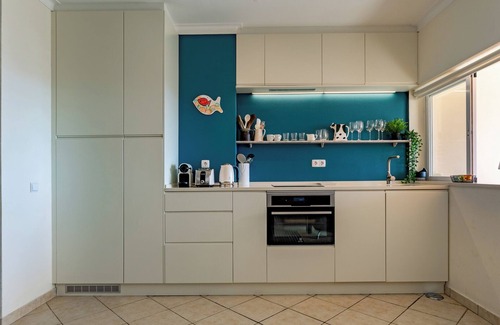 Portimao Apartment | Alvor - Homely 3-Bed Duplex Apt Near Beach with AC, Pool- and Sea View.(sleep 6)