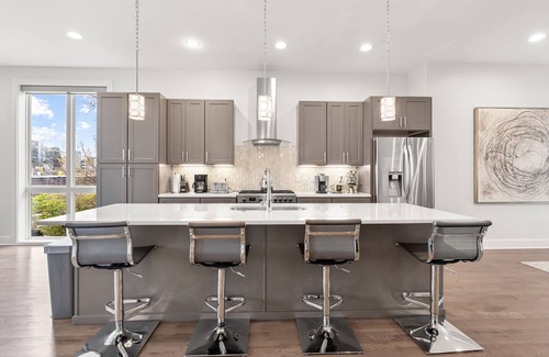Eighth Avenue House | Always A Guest Favorite! Luxury 3 Level Home+ HUGE Rooftop Deck w/TV, fireplace!