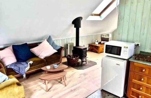 Apollo Bay Apartment | Alyeska Loft - Apollo Bay studio loft apartment