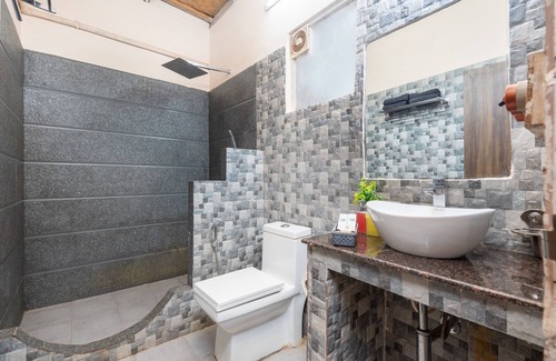 Ashvem Hotel | Amadi Beach Front Resort