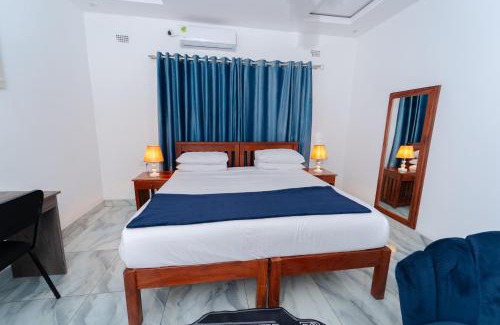 Victoria Falls Cabin | Amakhosi Hotel