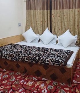 Srinagar House | AMANA HOMESTAy