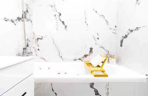 Popesti-Leordeni Apartment | Amaria Sunset