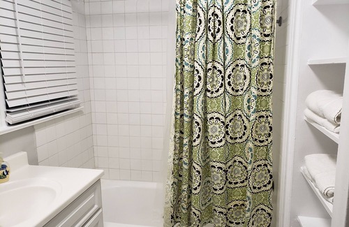 Beverly Grove Apartment | Amazing 1 bedroom by Melrose Ave Central location