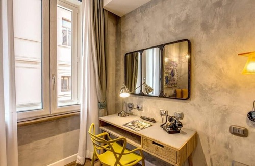 Rione III Colonna Apartment | Amazing 1BR Suite Splendid Decor