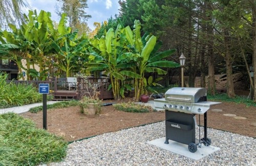 Great Lakes Apartment | Amazing 2 Bed room, close to everything with AC, WiFi. Low cleaning fee, view