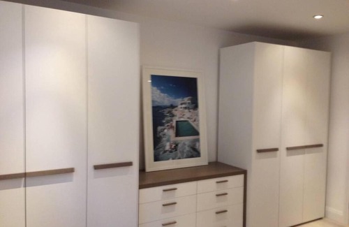 Chelsea Apartment | Amazing 2 bedroom free parking. 6-7guests.